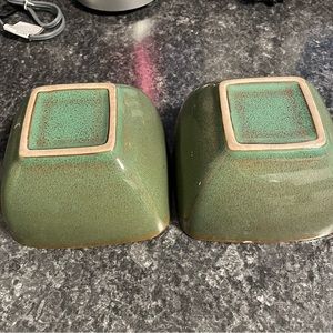 2 kitchen bowls